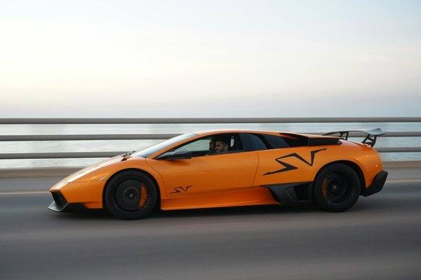 What are the essential tips for a homemade sticky toffee pudding?